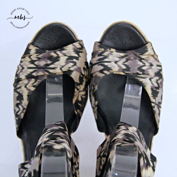 UGG Lucianna Open Toe Platform Wedge Sandals Black Gray Tan Women 10 - Picture 10 of 13